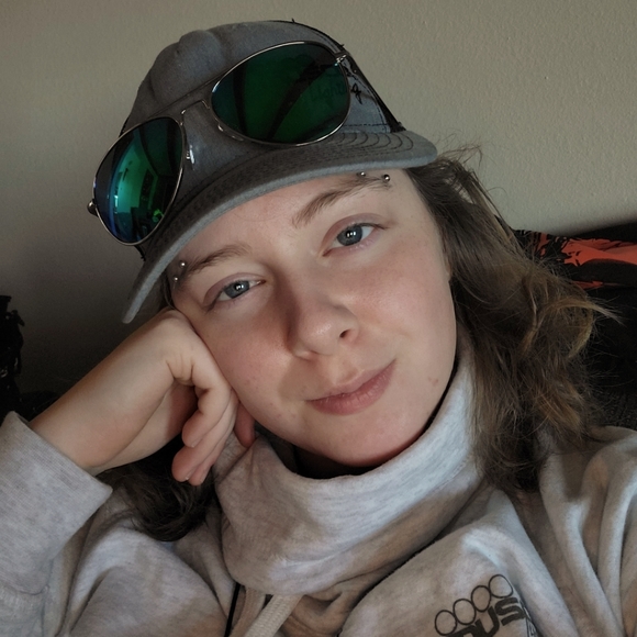 Meet your Posher, Alex - Picture 7 of 8